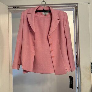 Le Suit Pink Skirt Suit Set. 14P.  NWT